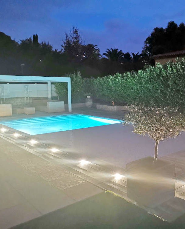 Éclairage périmétrique de piscine